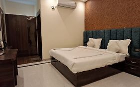 Hotel Madhuram Ayodhya